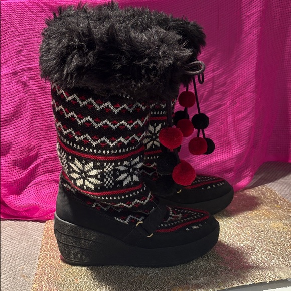 Juicy Couture Black and Red Knit Boots with Pom Pom's - Picture 2 of 5